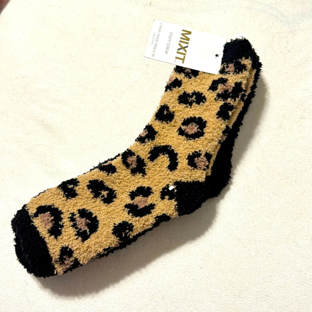 NWT Mixit cozy crew socks. 2 pair-one cheetah print and one black shoe size 4-10
